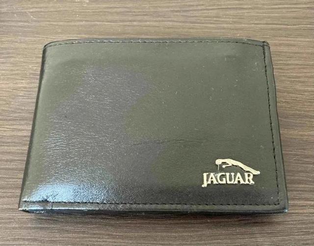 「2,200円スタート」のカーメーカーの「ジャガー」が、「車購入者」のオーナーに進呈した「非売品」のおしゃれな革財布! < 男性ファッション  「2,200円スタート」のカーメーカーの「ジャガー」が、「車購入者」のオーナーに進呈した「非売品」のおしゃれな革財布!  < 男性ファッションの