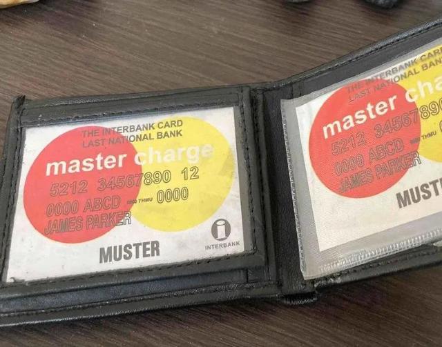 「2,200円スタート」のカーメーカーの「ジャガー」が、「車購入者」のオーナーに進呈した「非売品」のおしゃれな革財布! < 男性ファッション  「2,200円スタート」のカーメーカーの「ジャガー」が、「車購入者」のオーナーに進呈した「非売品」のおしゃれな革財布! < 男性ファッションの