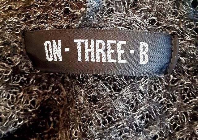 ON THREE B p[J[ J[fBK HD IX[r[ { gbvX fB[X m  ubN  O[  t@bV 