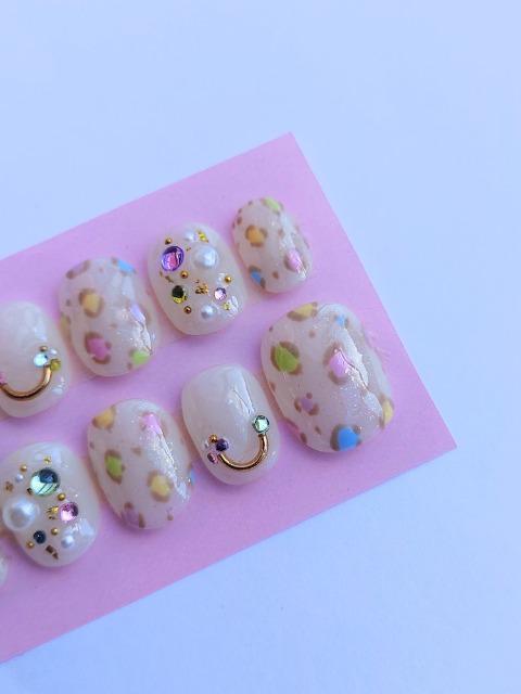 売り切り値下げ☆ジェルネイル カラフルレオパード ヒョウ柄 ストーン&パール ショート < 香水/コスメ/ネイル 売り切り値下げ☆ジェルネイル カラフルレオパード ヒョウ柄 ストーン&パール ショート < 香水/コスメ/ネイルの