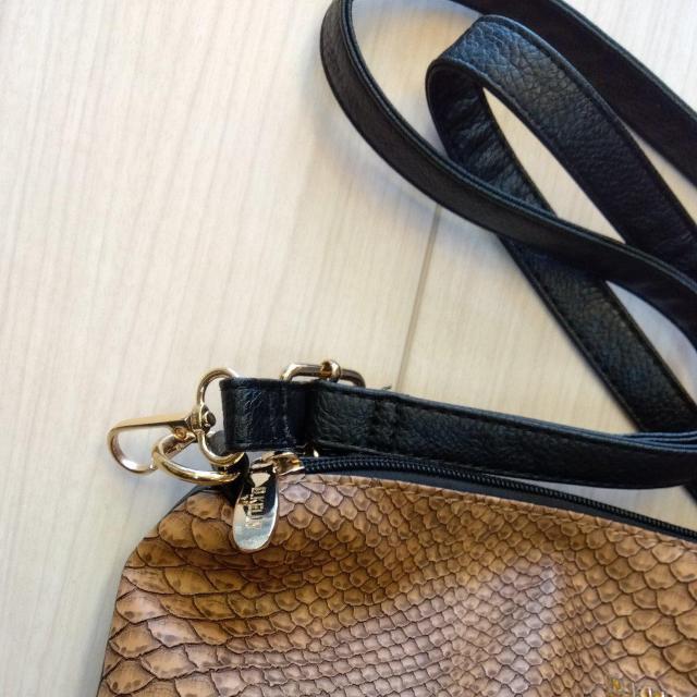 ���V�����_�[���o�b�N�� �� �����t�@�b�V������ 