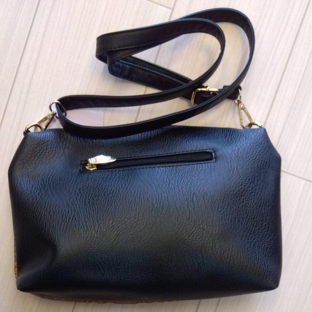 ���V�����_�[���o�b�N�� �� �����t�@�b�V������ 