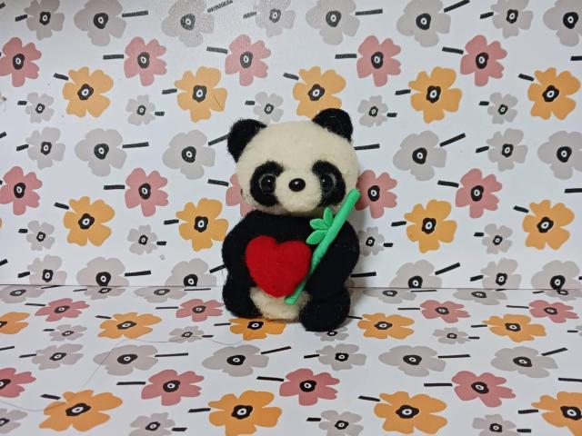 羊毛フェルト サヨナラぱんだちゃん ハートと笹 手のひらサイズ 可愛い手作りぬいぐるみ < ペット/手芸/園芸 羊毛フェルト サヨナラぱんだちゃん ハートと笹 手のひらサイズ 可愛い手作りぬいぐるみ < ペット/手芸/園芸の