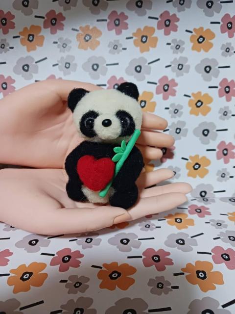 羊毛フェルト サヨナラぱんだちゃん ハートと笹 手のひらサイズ 可愛い手作りぬいぐるみ < ペット/手芸/園芸 羊毛フェルト サヨナラぱんだちゃん ハートと笹 手のひらサイズ 可愛い手作りぬいぐるみ < ペット/手芸/園芸の