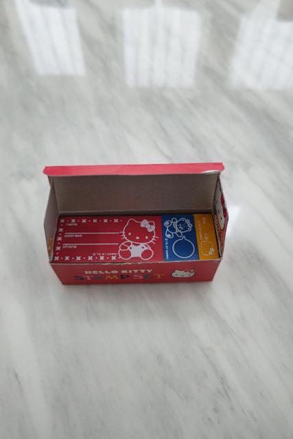 HELLO KITTY X^v g   CeA/Ct 