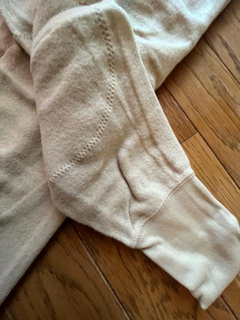 Mサイズ!紳士!暖か!背中and肘!当て布付き!ふんわりソフト毛混素材!リブ付き長袖U首インナーシャツ!新品! < 男性ファッション  Mサイズ!紳士!暖か!背中and肘!当て布付き!ふんわりソフト毛混素材!リブ付き長袖U首インナーシャツ!新品! < 男性ファッションの