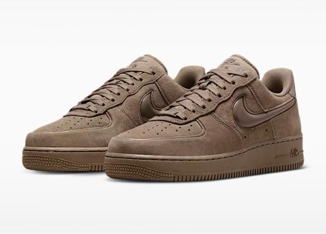 ��NIKE AIR FORCE 1 '07��  �� �u�����h�� 