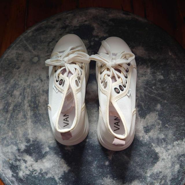 新品 レディース ミドルカット スニーカー ホワイト 白色 22.5cm < 女性ファッション  新品 レディース ミドルカット スニーカー ホワイト 白色 22.5cm < 女性ファッションの