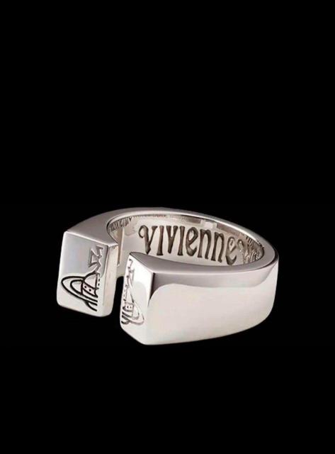 Vivienne Westwood スクエア リング オーブ ロゴ サターンデザイン 刻印入り < ブランド Vivienne Westwood スクエア リング オーブ ロゴ サターンデザイン 刻印入り < ブランドの