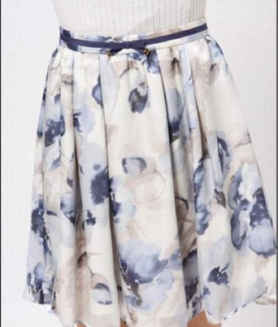 限定セール●雑誌掲載●定価8,532円●ふんわりフラワースカート●水色ブルー < ブランド 限定セール●雑誌掲載●定価8,532円●ふんわりフラワースカート●水色ブルー < ブランドの