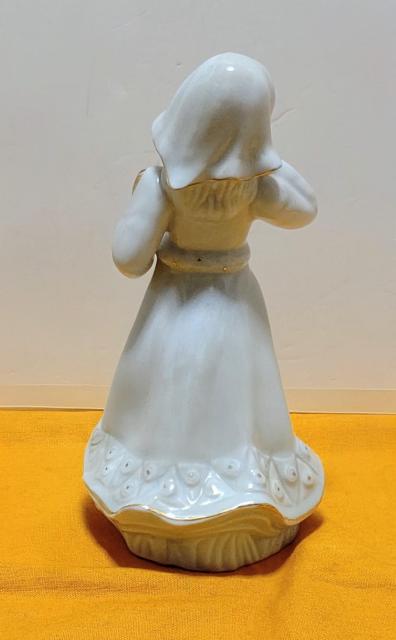 白磁*陶器製 *陶印無し *パラソルを持つ少女人形 < ホビー  白磁*陶器製 *陶印無し *パラソルを持つ少女人形 < ホビーの