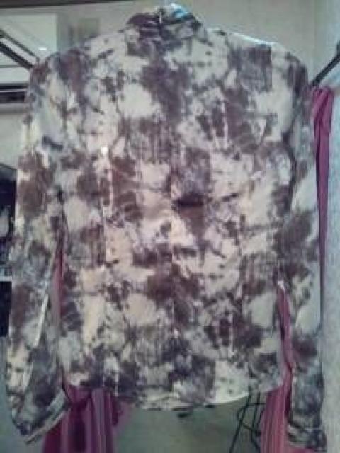 ベージュ×グレーブラック縁ハイネックサテンフリルブラウスXS < 女性ファッション  ベージュ×グレーブラック縁ハイネックサテンフリルブラウスXS < 女性ファッションの