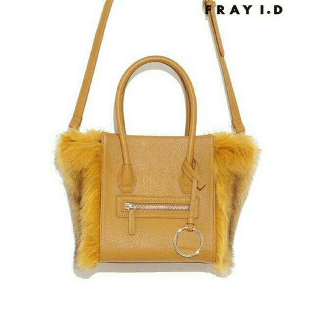 FRAYIDエコファースクエアショルダーバッグ黄色トートバッグ < ブランド  FRAYIDエコファースクエアショルダーバッグ黄色トートバッグ  < ブランドの