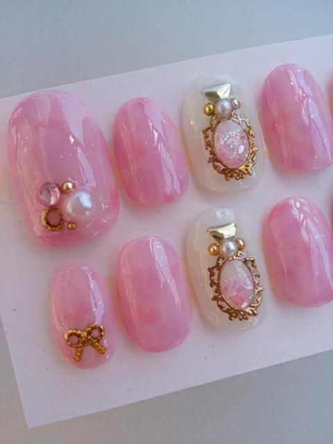 ジェルネイル.ピンクタイダイ柄.シェル入り香水瓶.ショートオーバル < 香水/コスメ/ネイル  ジェルネイル.ピンクタイダイ柄.シェル入り香水瓶.ショートオーバル < 香水/コスメ/ネイルの