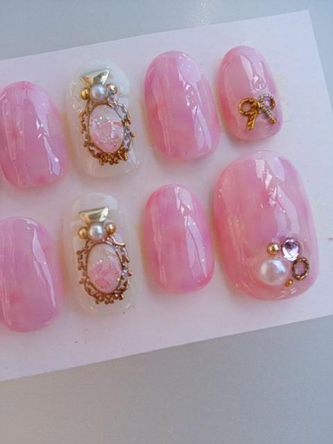 ジェルネイル.ピンクタイダイ柄.シェル入り香水瓶.ショートオーバル < 香水/コスメ/ネイル  ジェルネイル.ピンクタイダイ柄.シェル入り香水瓶.ショートオーバル < 香水/コスメ/ネイルの