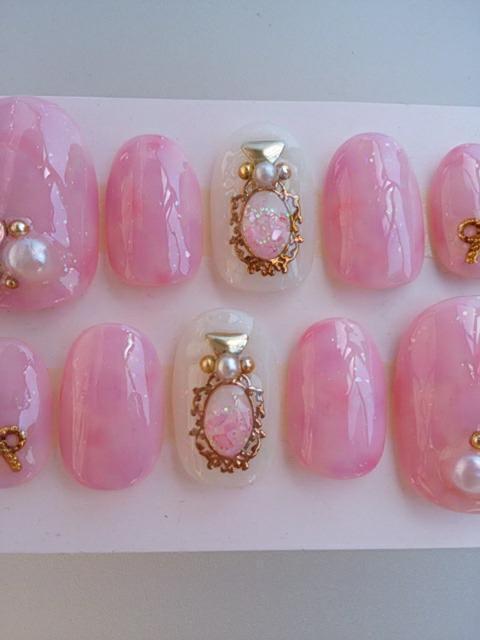 ジェルネイル.ピンクタイダイ柄.シェル入り香水瓶.ショートオーバル < 香水/コスメ/ネイル  ジェルネイル.ピンクタイダイ柄.シェル入り香水瓶.ショートオーバル < 香水/コスメ/ネイルの