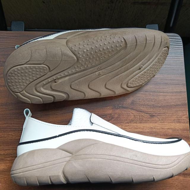 新品 23.5cm レディース スリッポン ホワイト シューズ 靴 カジュアル < 女性ファッション 新品 23.5cm レディース スリッポン ホワイト シューズ 靴 カジュアル < 女性ファッションの