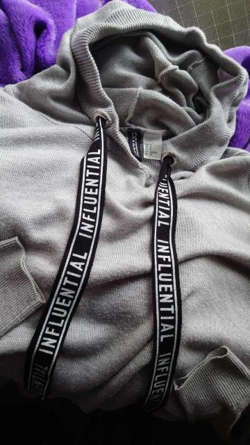 韓国っぽオルチャン♪ヨジャドル好☆H&M☆英ロゴテープ幅広紐付きフード泣Nロップド短丈へそ出しニット☆ライトグレー < ブランド 韓国っぽオルチャン♪ヨジャドル好☆H&M☆英ロゴテープ幅広紐付きフード泣Nロップド短丈へそ出しニット☆ライトグレー < ブランドの