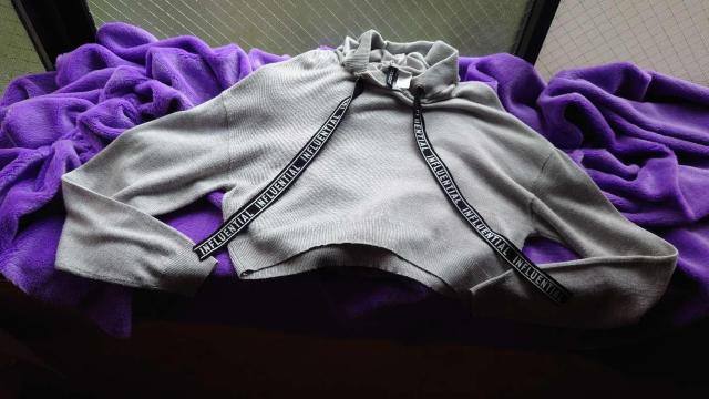 韓国っぽオルチャン♪ヨジャドル好☆H&M☆英ロゴテープ幅広紐付きフード泣Nロップド短丈へそ出しニット☆ライトグレー < ブランド 韓国っぽオルチャン♪ヨジャドル好☆H&M☆英ロゴテープ幅広紐付きフード泣Nロップド短丈へそ出しニット☆ライトグレー < ブランドの