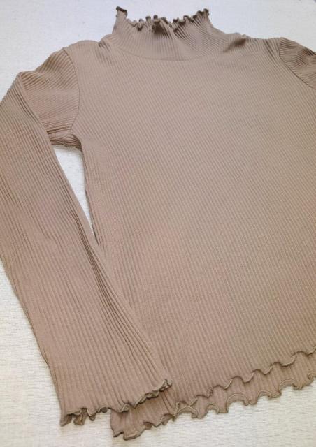 美品★130サイズ★リブトップス★タートルタイプ★ブラウン★女の子★子供服インナー★可愛い子供服★小学生★送料無料 < キッズ/ベビー 美品★130サイズ★リブトップス★タートルタイプ★ブラウン★女の子★子供服インナー★可愛い子供服★小学生★送料無料 < キッズ/ベビーの