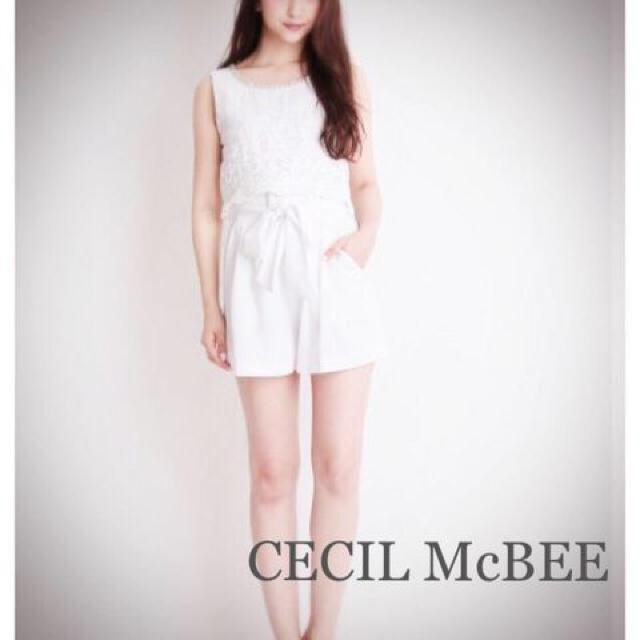 限定セール●定価6,912円【新品】スタイルUP●リボンレース切り替えロンパース●CECIL McBEEセシルマクビー●白ホワイト < ブランド  限定セール●定価6,912円【新品】スタイルUP●リボンレース切り替えロンパース●CECIL McBEEセシルマクビー●白ホワイト  < ブランドの