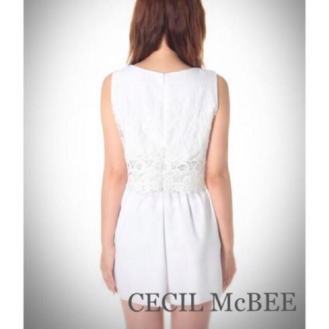 限定セール●定価6,912円【新品】スタイルUP●リボンレース切り替えロンパース●CECIL McBEEセシルマクビー●白ホワイト < ブランド  限定セール●定価6,912円【新品】スタイルUP●リボンレース切り替えロンパース●CECIL McBEEセシルマクビー●白ホワイト < ブランドの