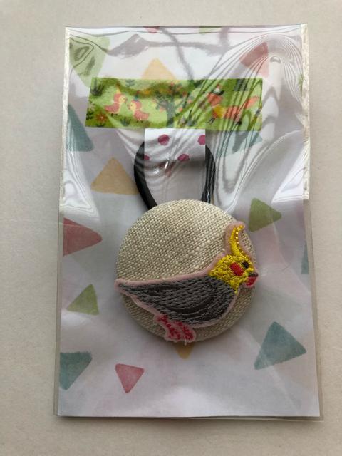 ハンドメイド ヘアゴム 特大 くるみボタン かわいいおかめインコちゃん♪ < 女性ファッション  ハンドメイド ヘアゴム 特大 くるみボタン かわいいおかめインコちゃん♪  < 女性ファッションの