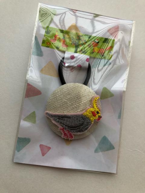 ハンドメイド ヘアゴム 特大 くるみボタン かわいいおかめインコちゃん♪ < 女性ファッション  ハンドメイド ヘアゴム 特大 くるみボタン かわいいおかめインコちゃん♪ < 女性ファッションの