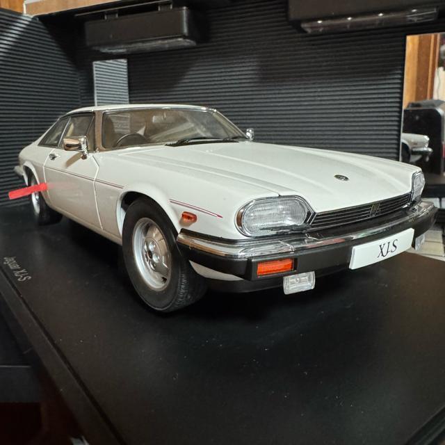 絶版未展示品 オートアート 1/18 ジャガー XJ-S ホワイト1980 < ホビー  絶版未展示品 オートアート 1/18 ジャガー XJ-S ホワイト1980  < ホビーの