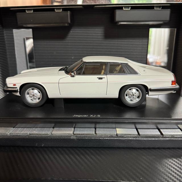 絶版未展示品 オートアート 1/18 ジャガー XJ-S ホワイト1980 < ホビー  絶版未展示品 オートアート 1/18 ジャガー XJ-S ホワイト1980 < ホビーの
