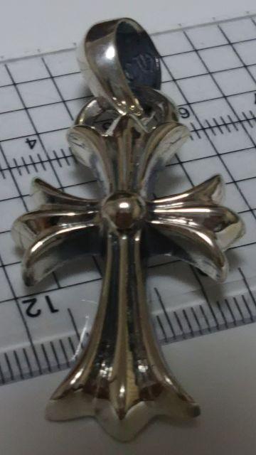 ☆クロムハーツ 正規品☆ スモール CH クロス ペンダント with ベイル 美品 < ブランド ☆クロムハーツ 正規品☆ スモール CH クロス ペンダント with ベイル 美品 < ブランドの