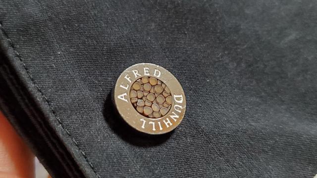 正規限定 アルフレッドダンヒル クラッシュストーン ラウンドサークルカフス ADロゴ 茶系石 SV カフリンクスボタン 付属有 < ブランド  正規限定 アルフレッドダンヒル クラッシュストーン ラウンドサークルカフス ADロゴ 茶系石 SV カフリンクスボタン 付属有 < ブランドの