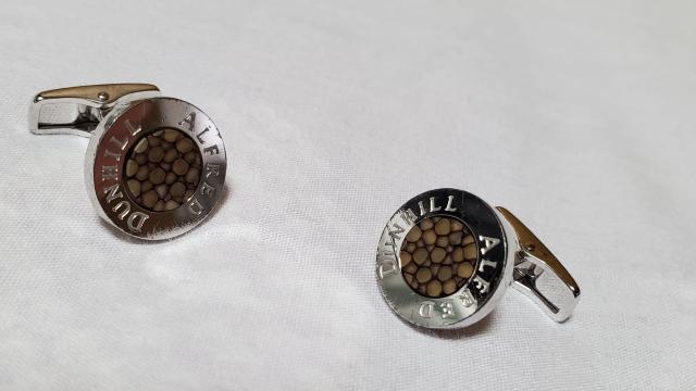 正規限定 アルフレッドダンヒル クラッシュストーン ラウンドサークルカフス ADロゴ 茶系石 SV カフリンクスボタン 付属有 < ブランド  正規限定 アルフレッドダンヒル クラッシュストーン ラウンドサークルカフス ADロゴ 茶系石 SV カフリンクスボタン 付属有 < ブランドの