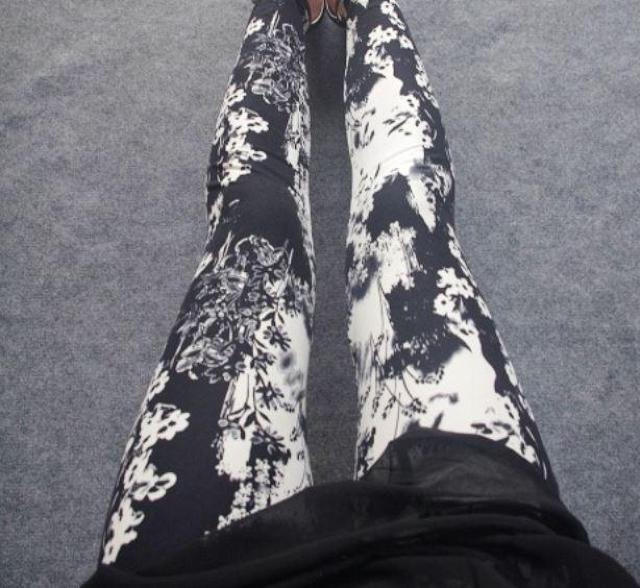 送料無料 レディース 水墨画風 花柄 レギンスパンツ レギパン < 女性ファッション  送料無料 レディース 水墨画風 花柄 レギンスパンツ レギパン < 女性ファッションの