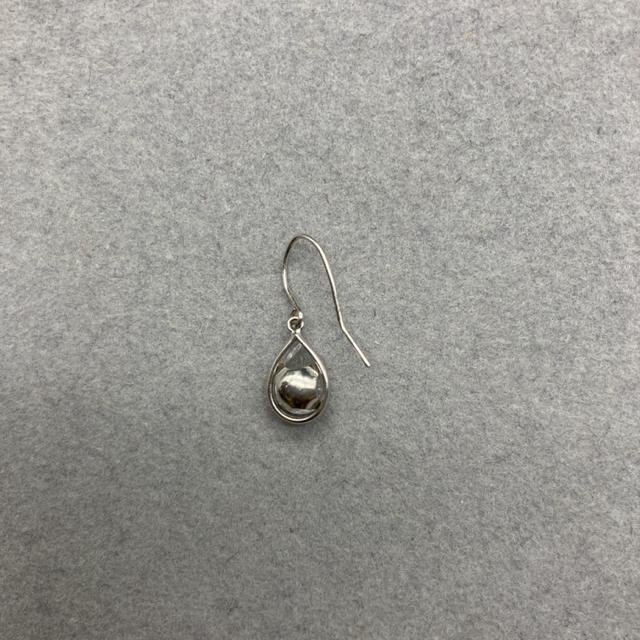 即決 K10WG ホワイトゴールド ピアス 片耳のみ < 女性アクセサリー/時計 即決 K10WG ホワイトゴールド ピアス 片耳のみ < 女性アクセサリー/時計の
