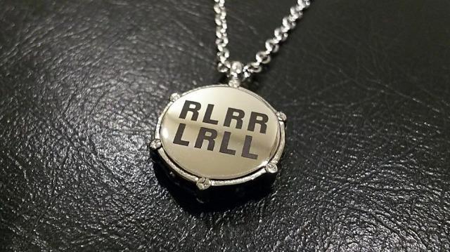 ドラム ネックレス スネアドラム 音楽 ジュエリー ステンレス ペンダント ロック アクセサリー ルーディメンツ パラディドル < 男性アクセサリー/時計  ドラム ネックレス スネアドラム 音楽 ジュエリー ステンレス ペンダント ロック アクセサリー ルーディメンツ パラディドル  < 男性アクセサリー/時計の