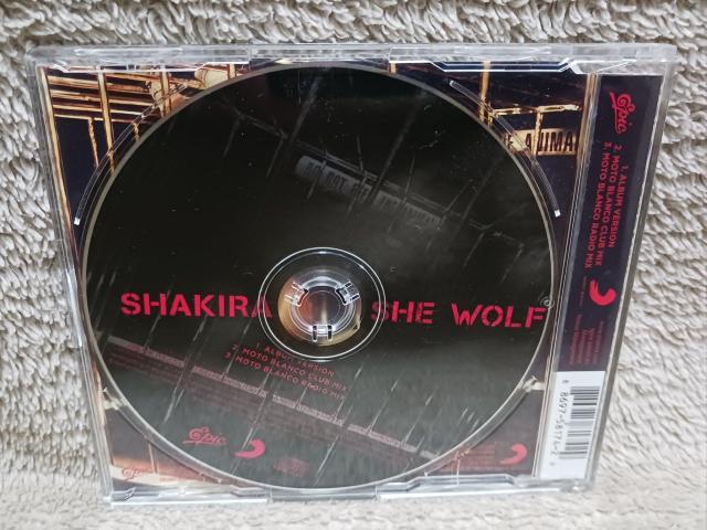 SHAKIRA �V���L�[���^SHE WOLF �V�[�E�E���t�^�A���Ձ^CD�V���O�� �� CD/DVD/�r�f�I�� 