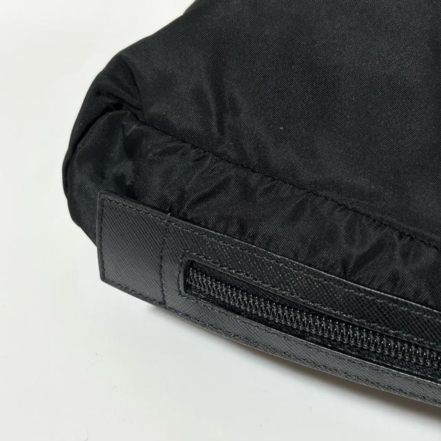 PRADA プラダ ナイロン サフィアーノ レザー ポーチ ブラック シルバー金具 三角ロゴプレート < ブランド PRADA プラダ ナイロン サフィアーノ レザー ポーチ ブラック シルバー金具 三角ロゴプレート < ブランドの
