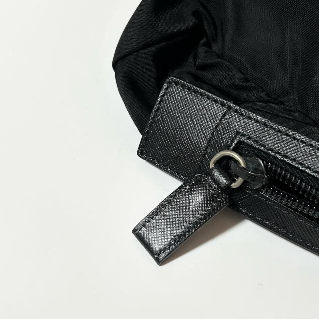 PRADA プラダ ナイロン サフィアーノ レザー ポーチ ブラック シルバー金具 三角ロゴプレート < ブランド PRADA プラダ ナイロン サフィアーノ レザー ポーチ ブラック シルバー金具 三角ロゴプレート < ブランドの
