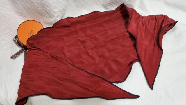 正規美 レア エルメス ロザンジュ アイコンロゴ シルク100% スカーフ 赤紫×黒 菱形 ストール 付属有 バッグ○マフラーにも < ブランド  正規美 レア エルメス ロザンジュ アイコンロゴ シルク100% スカーフ 赤紫×黒 菱形 ストール 付属有 バッグ○マフラーにも  < ブランドの