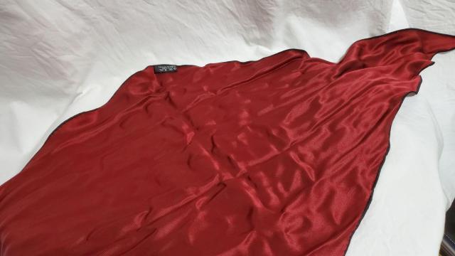 正規美 レア エルメス ロザンジュ アイコンロゴ シルク100% スカーフ 赤紫×黒 菱形 ストール 付属有 バッグ○マフラーにも < ブランド  正規美 レア エルメス ロザンジュ アイコンロゴ シルク100% スカーフ 赤紫×黒 菱形 ストール 付属有 バッグ○マフラーにも < ブランドの