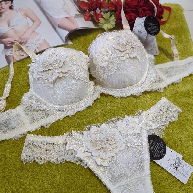 salute/サルート/店舗限定/58G/人肌のエロス/G65&ソングTバックショーツ/M/IV/アイボリールノアール/ルノワール < 女性ファッション  salute/サルート/店舗限定/58G/人肌のエロス/G65&ソングTバックショーツ/M/IV/アイボリールノアール/ルノワール < 女性ファッションの