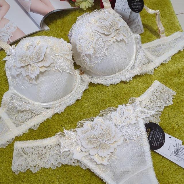 salute/サルート/店舗限定/58G/人肌のエロス/G65&ソングTバックショーツ/M/IV/アイボリールノアール/ルノワール < 女性ファッション  salute/サルート/店舗限定/58G/人肌のエロス/G65&ソングTバックショーツ/M/IV/アイボリールノアール/ルノワール < 女性ファッションの