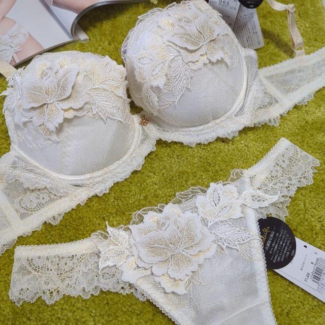 salute/サルート/店舗限定/58G/人肌のエロス/G65&ソングTバックショーツ/M/IV/アイボリールノアール/ルノワール < 女性ファッション  salute/サルート/店舗限定/58G/人肌のエロス/G65&ソングTバックショーツ/M/IV/アイボリールノアール/ルノワール < 女性ファッションの