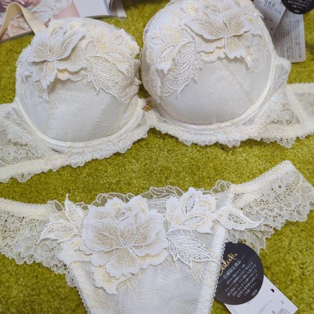 salute/サルート/店舗限定/58G/人肌のエロス/G65&ソングTバックショーツ/M/IV/アイボリールノアール/ルノワール < 女性ファッション  salute/サルート/店舗限定/58G/人肌のエロス/G65&ソングTバックショーツ/M/IV/アイボリールノアール/ルノワール < 女性ファッションの