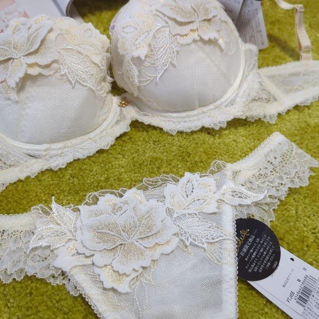 salute/サルート/店舗限定/58G/人肌のエロス/G65&ソングTバックショーツ/M/IV/アイボリールノアール/ルノワール < 女性ファッション  salute/サルート/店舗限定/58G/人肌のエロス/G65&ソングTバックショーツ/M/IV/アイボリールノアール/ルノワール < 女性ファッションの