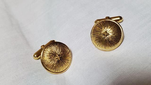 正規未 シャネル クラシック ゴシック ラウンドドームカフス オールドラージLカフリンクス 金 アンティークボタン 男女兼用メンズ < ブランド  正規未 シャネル クラシック ゴシック ラウンドドームカフス オールドラージLカフリンクス 金 アンティークボタン 男女兼用メンズ  < ブランドの