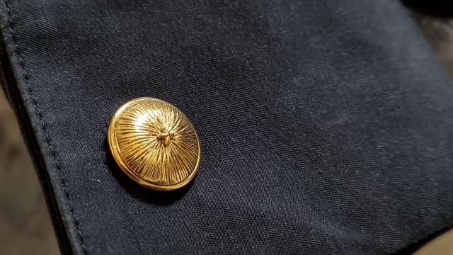 正規未 シャネル クラシック ゴシック ラウンドドームカフス オールドラージLカフリンクス 金 アンティークボタン 男女兼用メンズ < ブランド  正規未 シャネル クラシック ゴシック ラウンドドームカフス オールドラージLカフリンクス 金 アンティークボタン 男女兼用メンズ < ブランドの