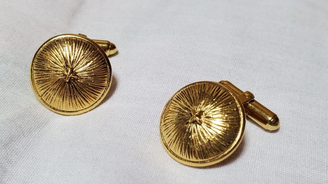 正規未 シャネル クラシック ゴシック ラウンドドームカフス オールドラージLカフリンクス 金 アンティークボタン 男女兼用メンズ < ブランド  正規未 シャネル クラシック ゴシック ラウンドドームカフス オールドラージLカフリンクス 金 アンティークボタン 男女兼用メンズ < ブランドの