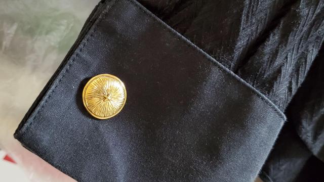 正規未 シャネル クラシック ゴシック ラウンドドームカフス オールドラージLカフリンクス 金 アンティークボタン 男女兼用メンズ < ブランド  正規未 シャネル クラシック ゴシック ラウンドドームカフス オールドラージLカフリンクス 金 アンティークボタン 男女兼用メンズ < ブランドの